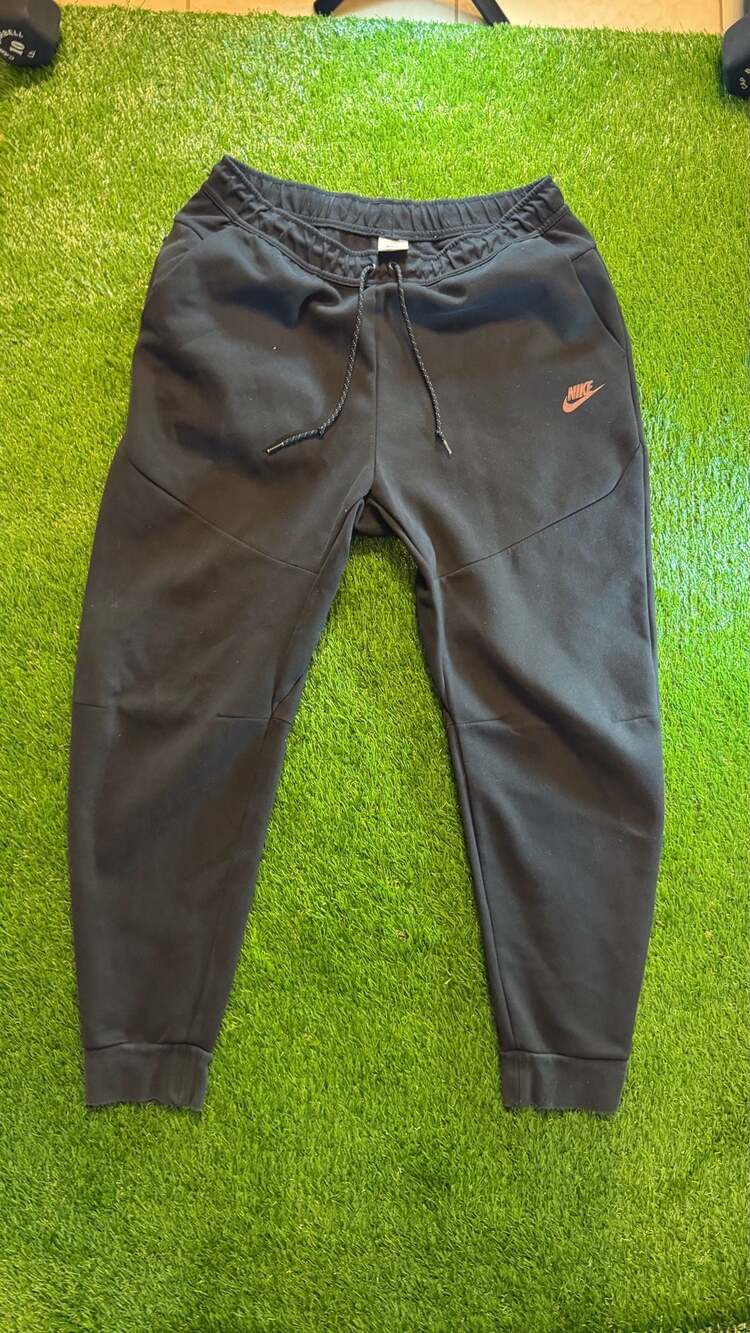 Nike Tech Fleece Joggers Size XL Black Sweatpants